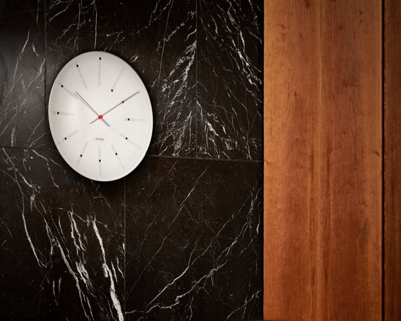 Arne Jacobsen Clocks: จากสถาปนิกระดับตำนานสู่ไอคอนแห่งเวลาบนผนังบ้าน