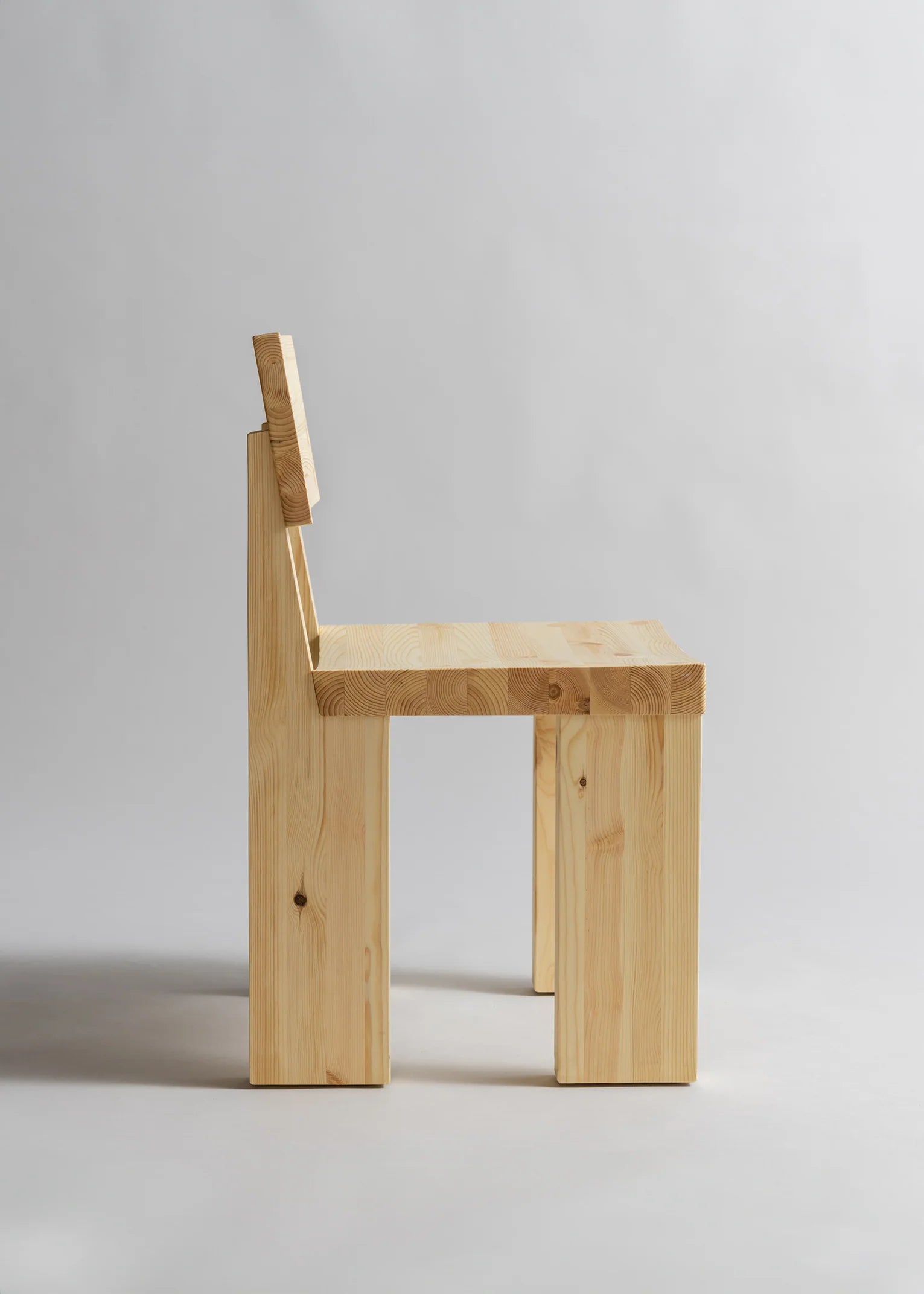 Vaarnii 001 Dining Chair เก้าอี้ไม้ pine โครงสร้างแข็งแรง แสดงลายไม้ธรรมชาติ
