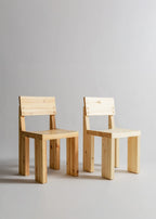 Vaarnii 001 Dining Chair เก้าอี้ไม้ pine โครงสร้างแข็งแรง แสดงลายไม้ธรรมชาติ