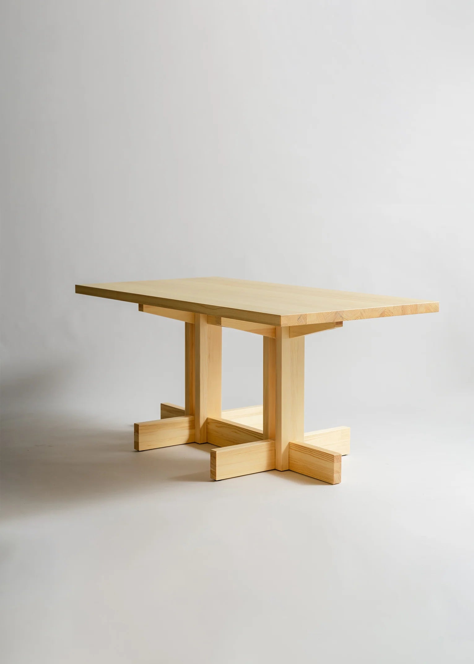 Vaarnii 001 Dining Table Rectangular โต๊ะอาหารไม้ pine ทรงสี่เหลี่ยม แสดงลายไม้ธรรมชาติ