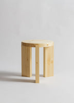 Vaarnii 001 Stool สตูลไม้ pine โครงสร้างเรียบง่าย แข็งแรง ใช้งานได้หลากหลาย