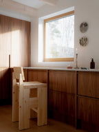 Vaarnii 001 Bar Stool สตูลสูงไม้ pine โครงสร้างแข็งแรง แสดงลายไม้ธรรมชาติ