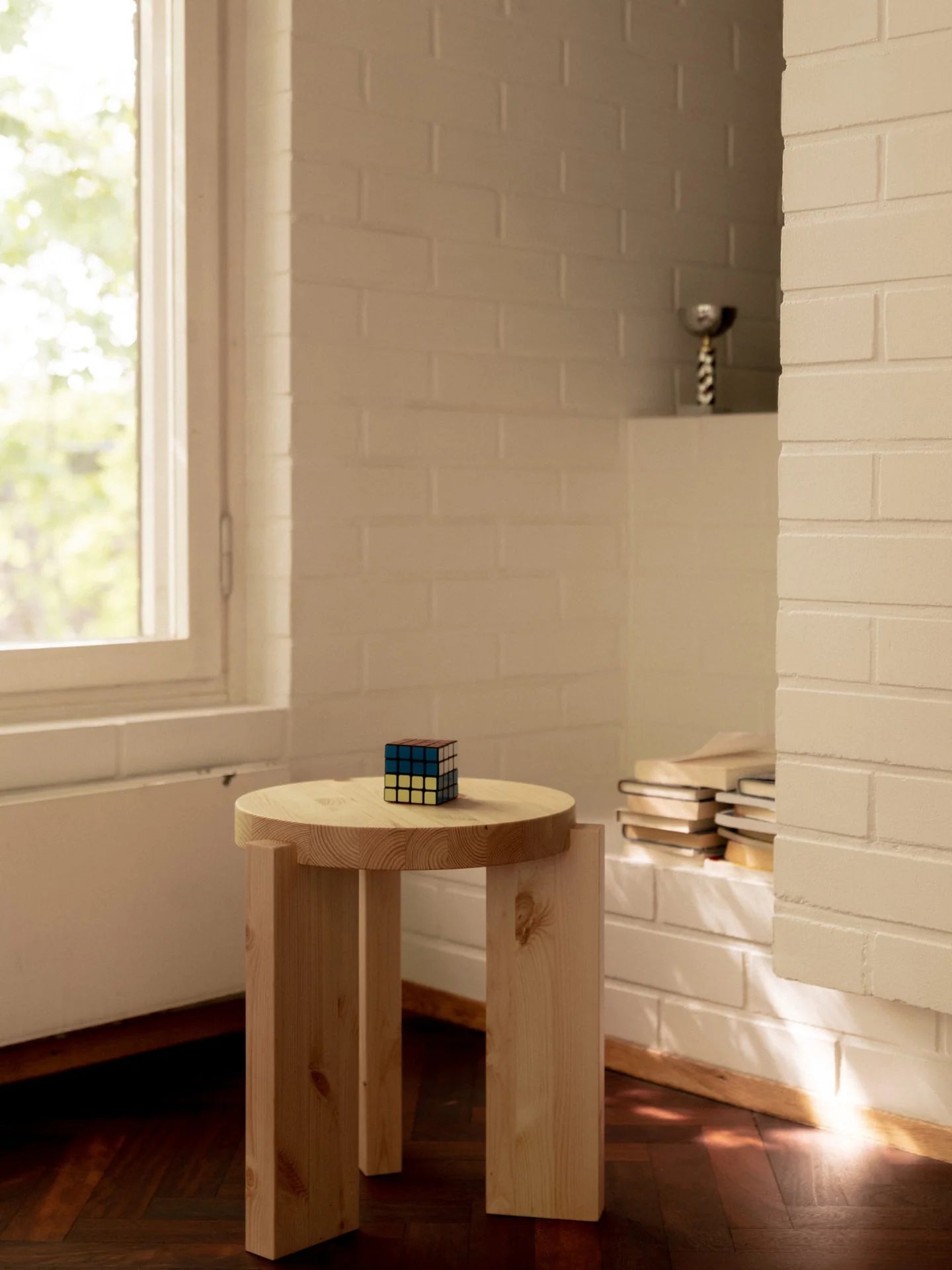 Vaarnii 001 Stool สตูลไม้ pine โครงสร้างเรียบง่าย แข็งแรง ใช้งานได้หลากหลาย