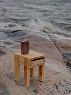Vaarnii 003 Stilts Side Table โต๊ะข้างไม้ pine พร้อมช่องเก็บของ โครงสร้างยกสูง