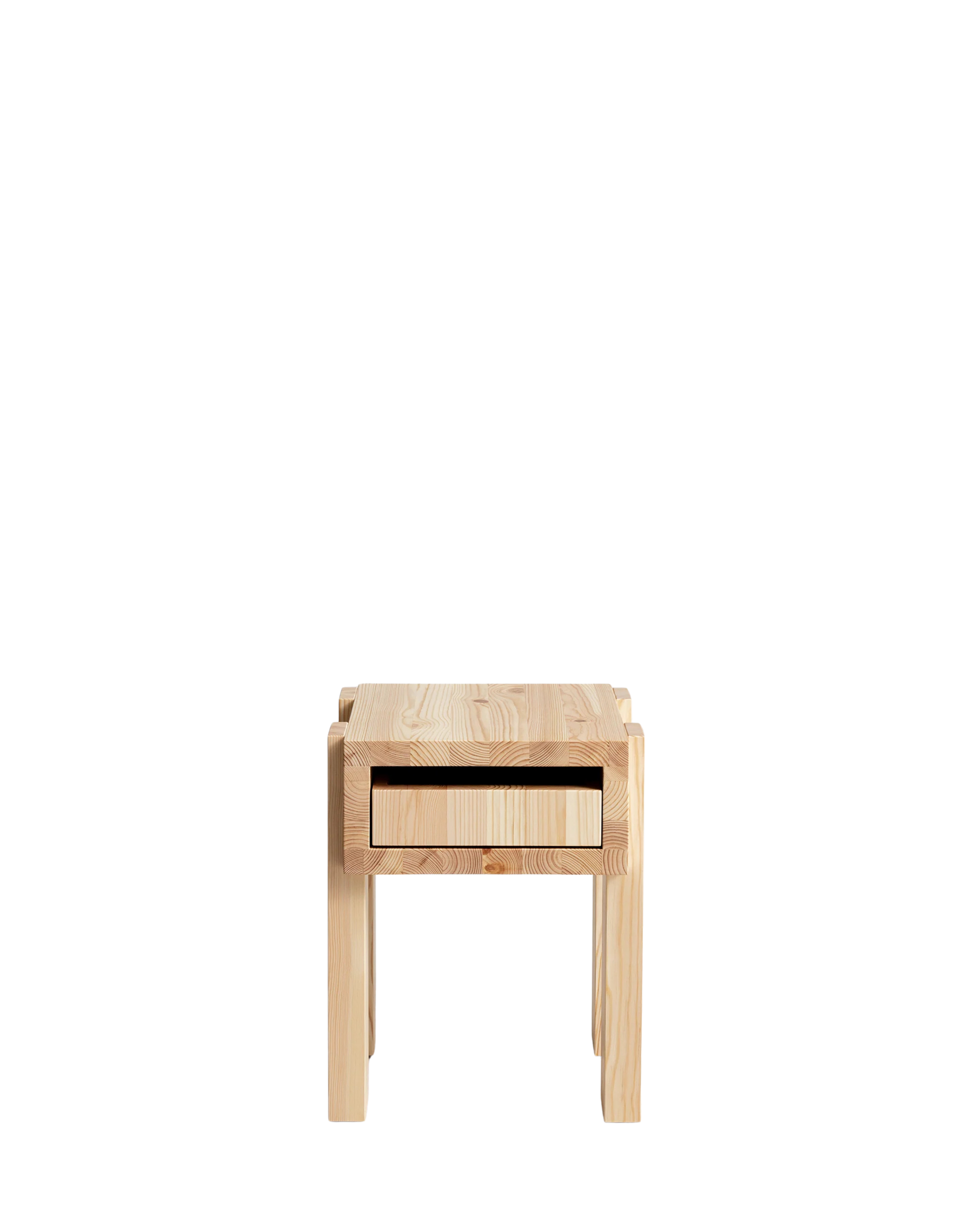 Vaarnii 003 Stilts Side Table โต๊ะข้างไม้ pine พร้อมช่องเก็บของ โครงสร้างยกสูง