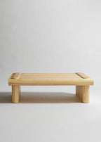Vaarnii 004 Coffee Table โต๊ะกลางไม้ pine โครงสร้างขนาดใหญ่ พร้อมรายละเอียดรอยต่อไม้แบบเด่นชัด
