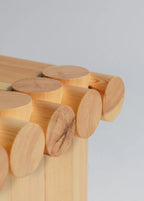 Vaarnii 004 Coffee Table โต๊ะกลางไม้ pine โครงสร้างขนาดใหญ่ พร้อมรายละเอียดรอยต่อไม้แบบเด่นชัด