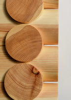 Vaarnii 004 Coffee Table โต๊ะกลางไม้ pine โครงสร้างขนาดใหญ่ พร้อมรายละเอียดรอยต่อไม้แบบเด่นชัด