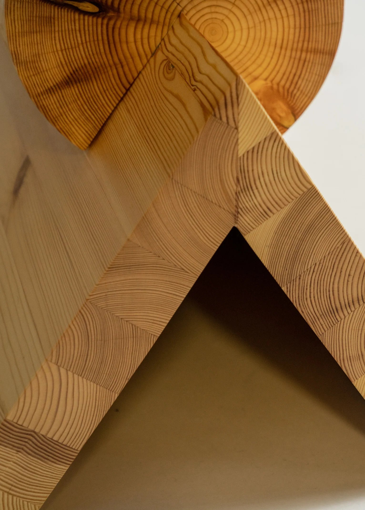 Vaarnii 006 AA Bench ม้านั่งไม้ pine โครงสร้างซ้อนชั้นรูปทรงแข็งแรง