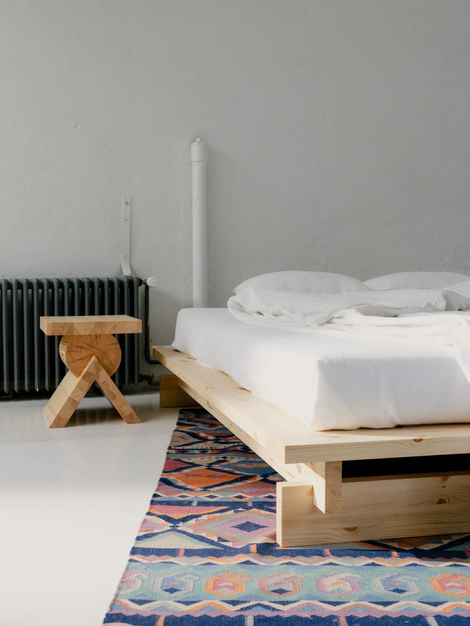 Vaarnii 017 Aamu Bed Frame โครงเตียงไม้ pine โครงสร้างประกอบแบบไม่ใช้สกรู