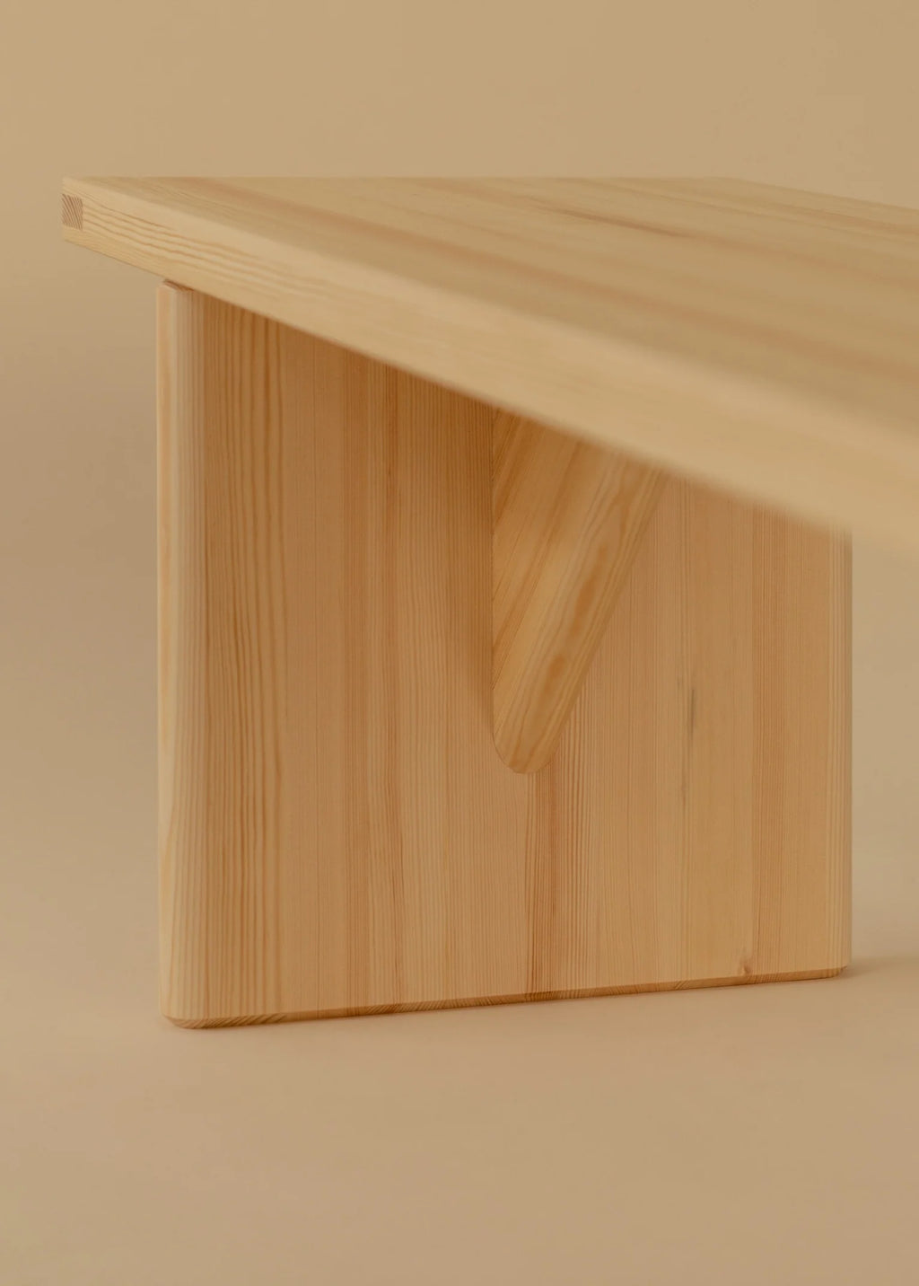 Vaarnii 012 Kolmio Bench ม้านั่งไม้ pine โครงสร้าง sandwich