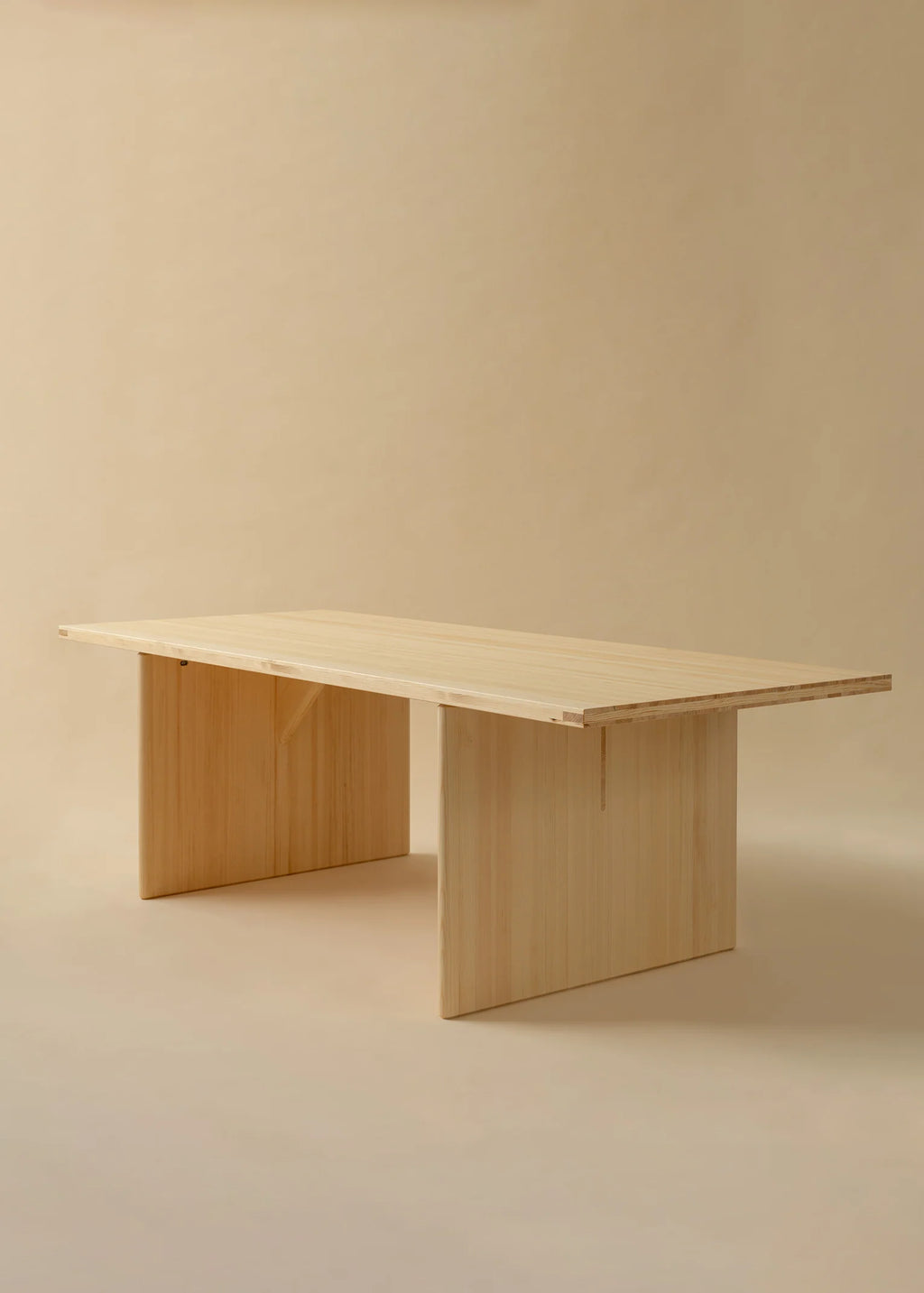 Vaarnii 012 Kolmio Dining Table โต๊ะไม้ pine โครงสร้าง sandwich