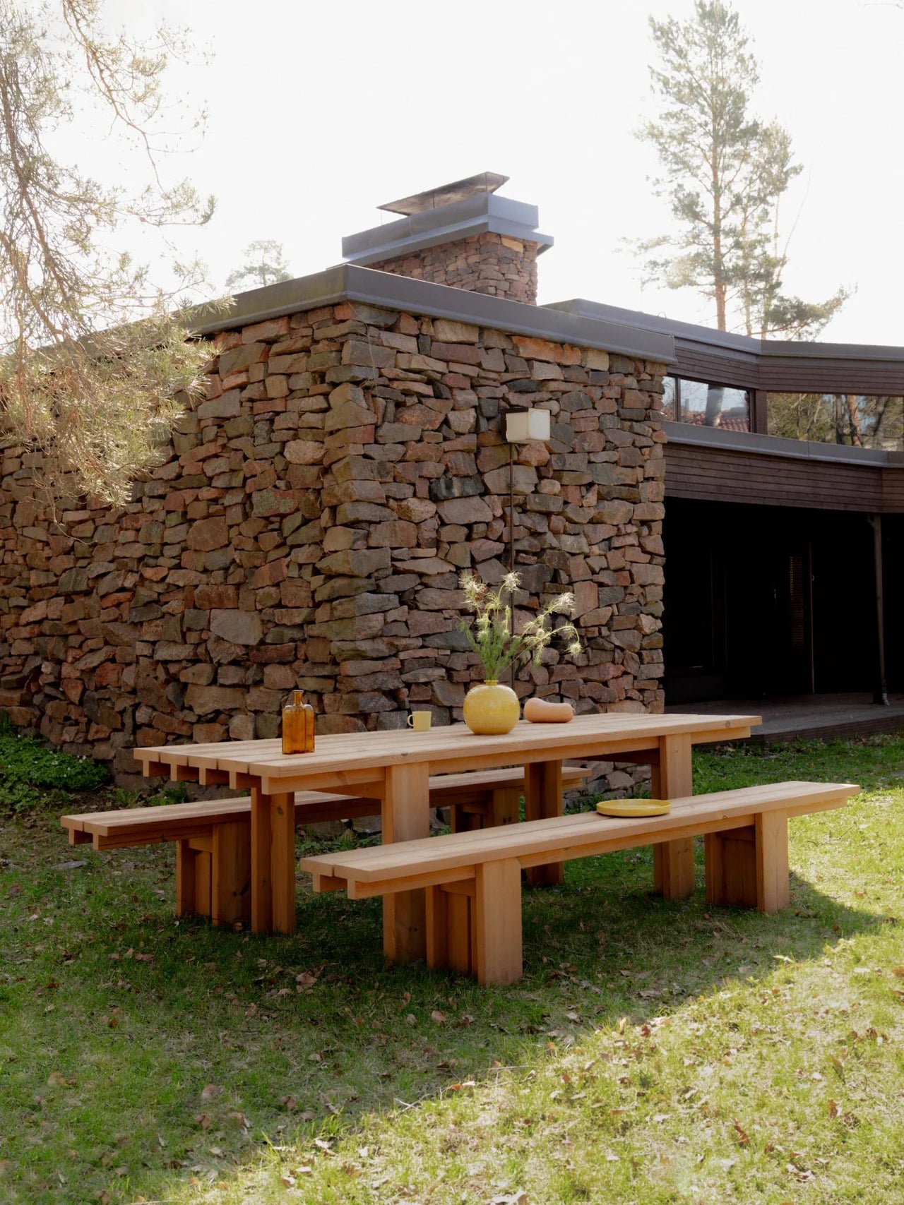 Vaarnii 013 Osa Outdoor Bench ม้านั่งไม้ pine สำหรับใช้งานกลางแจ้ง โครงสร้าง modular