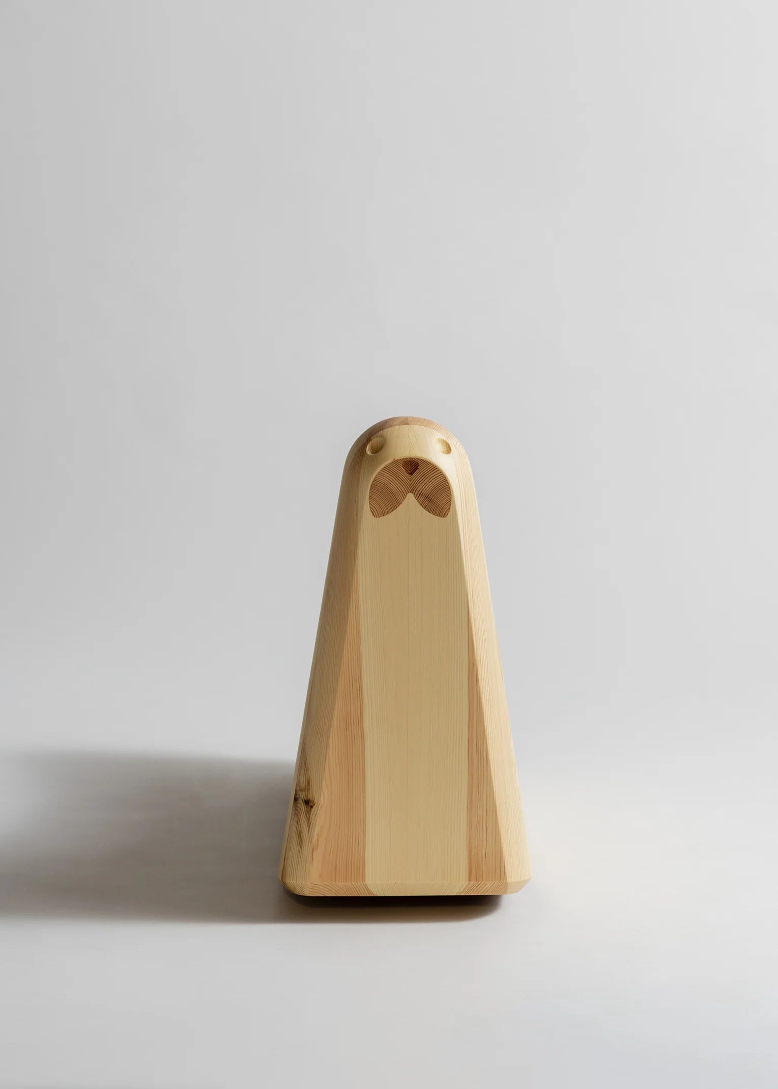 Vaarnii 014 Norppa Rocking Toy ของเล่นโยกไม้ pine รูปทรงซีล