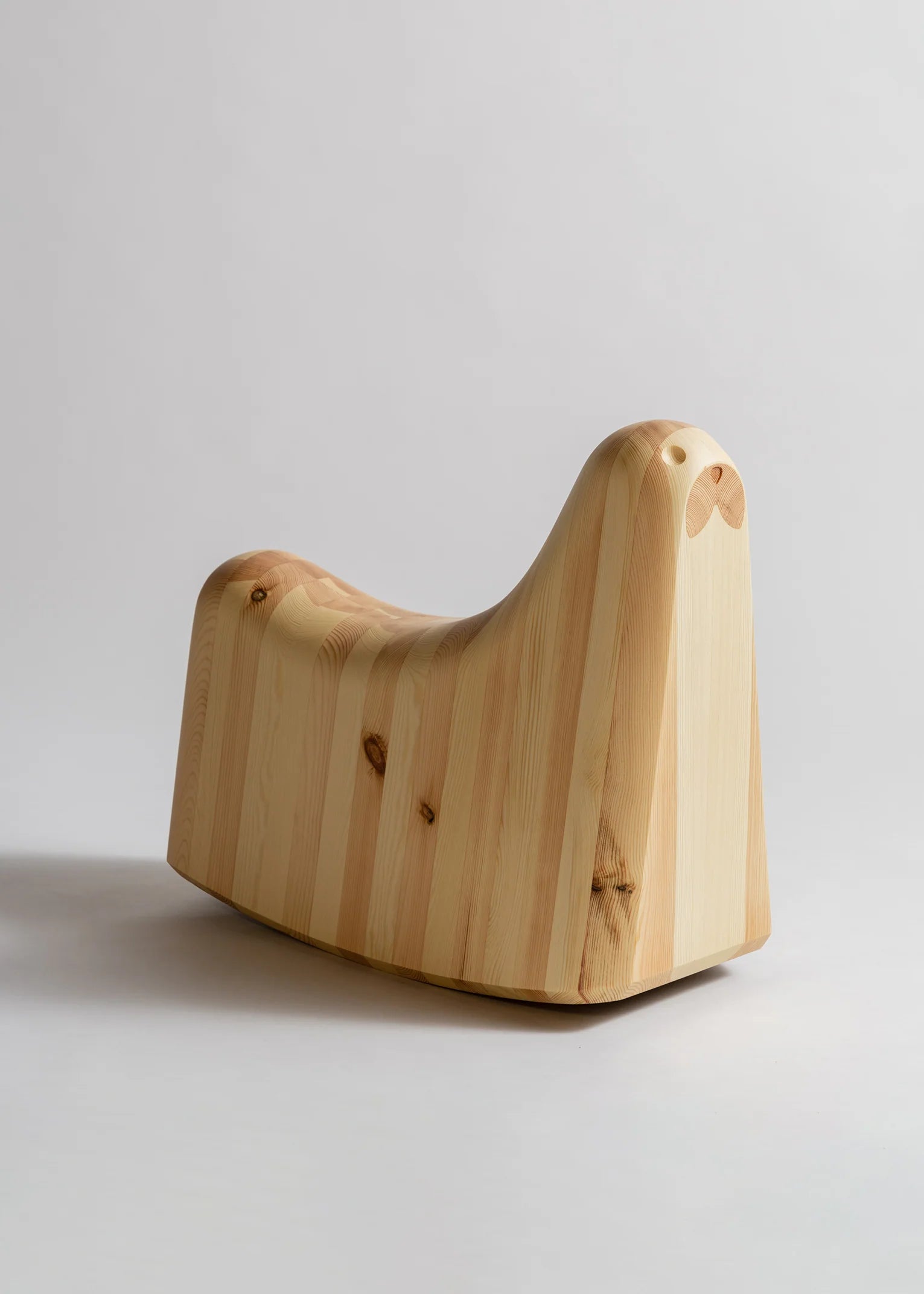 Vaarnii 014 Norppa Rocking Toy ของเล่นโยกไม้ pine รูปทรงซีล