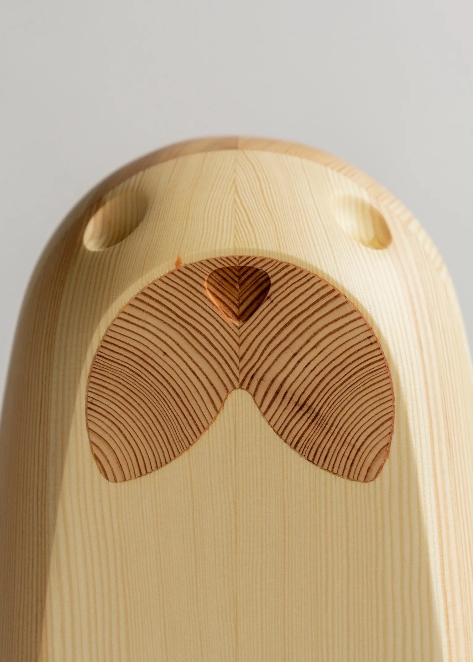 Vaarnii 014 Norppa Rocking Toy ของเล่นโยกไม้ pine รูปทรงซีล