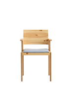 Vaarnii 016 Maasto Dining Armchair Upholstered เก้าอี้ไม้ pine มีที่วางแขนและเบาะ