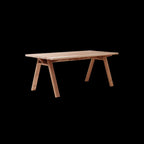 Keiji Ashizawa เป็นนักออกแบบชาวญี่ปุ่นและผู้ก่อตั้ง Keiji Ashizawa Design โดยมุ่งเน้นแนวคิด “Honest Design” ที่ให้ความสำคัญกับวัสดุและโครงสร้างตามความเป็นจริง งานของเขาครอบคลุมสถาปัตยกรรม ภายใน และเฟอร์นิเจอร์