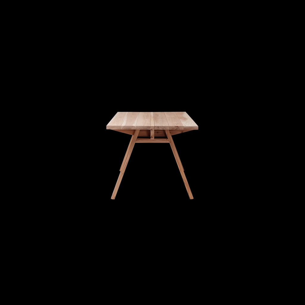 Keiji Ashizawa เป็นนักออกแบบชาวญี่ปุ่นและผู้ก่อตั้ง Keiji Ashizawa Design โดยมุ่งเน้นแนวคิด “Honest Design” ที่ให้ความสำคัญกับวัสดุและโครงสร้างตามความเป็นจริง งานของเขาครอบคลุมสถาปัตยกรรม ภายใน และเฟอร์นิเจอร์