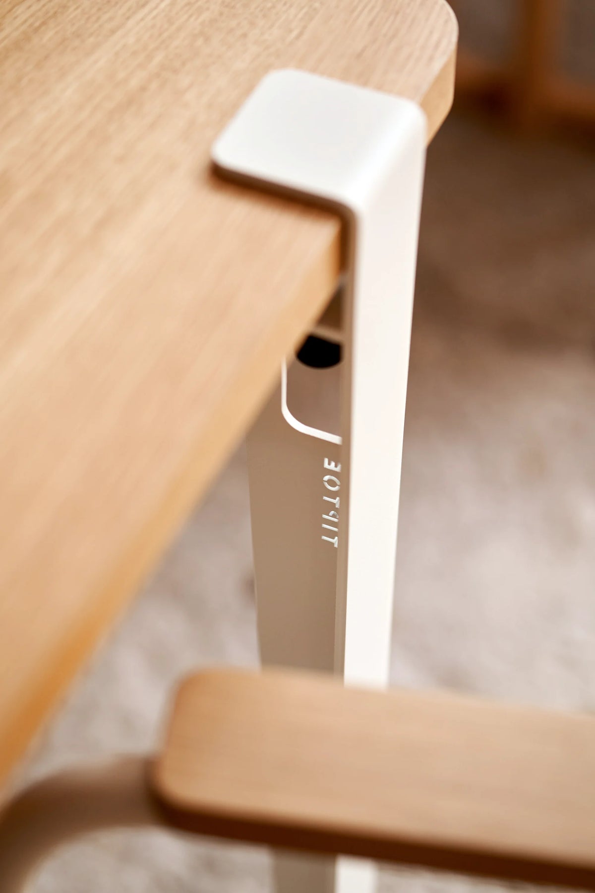 TIPTOE Dining Table