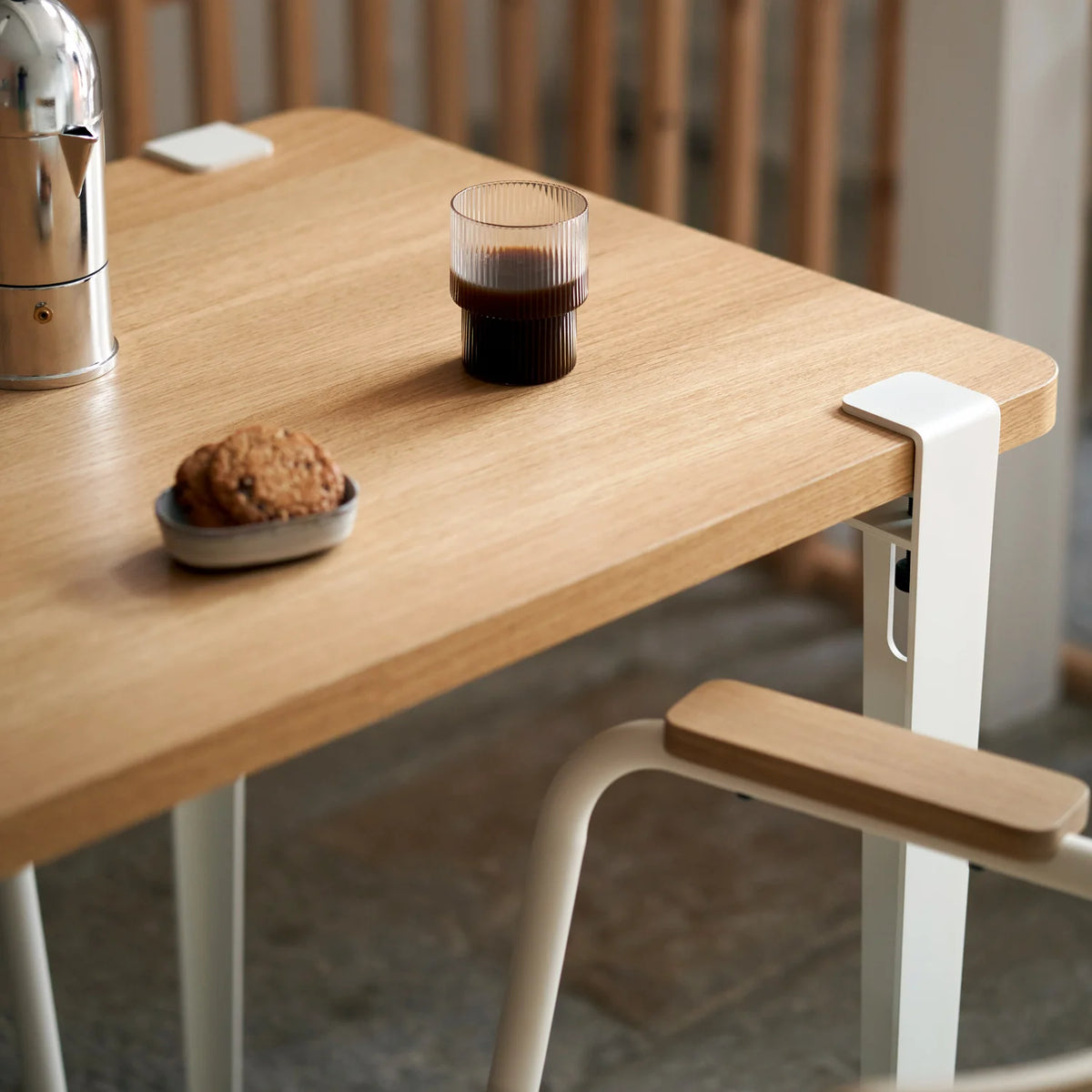 TIPTOE Dining Table