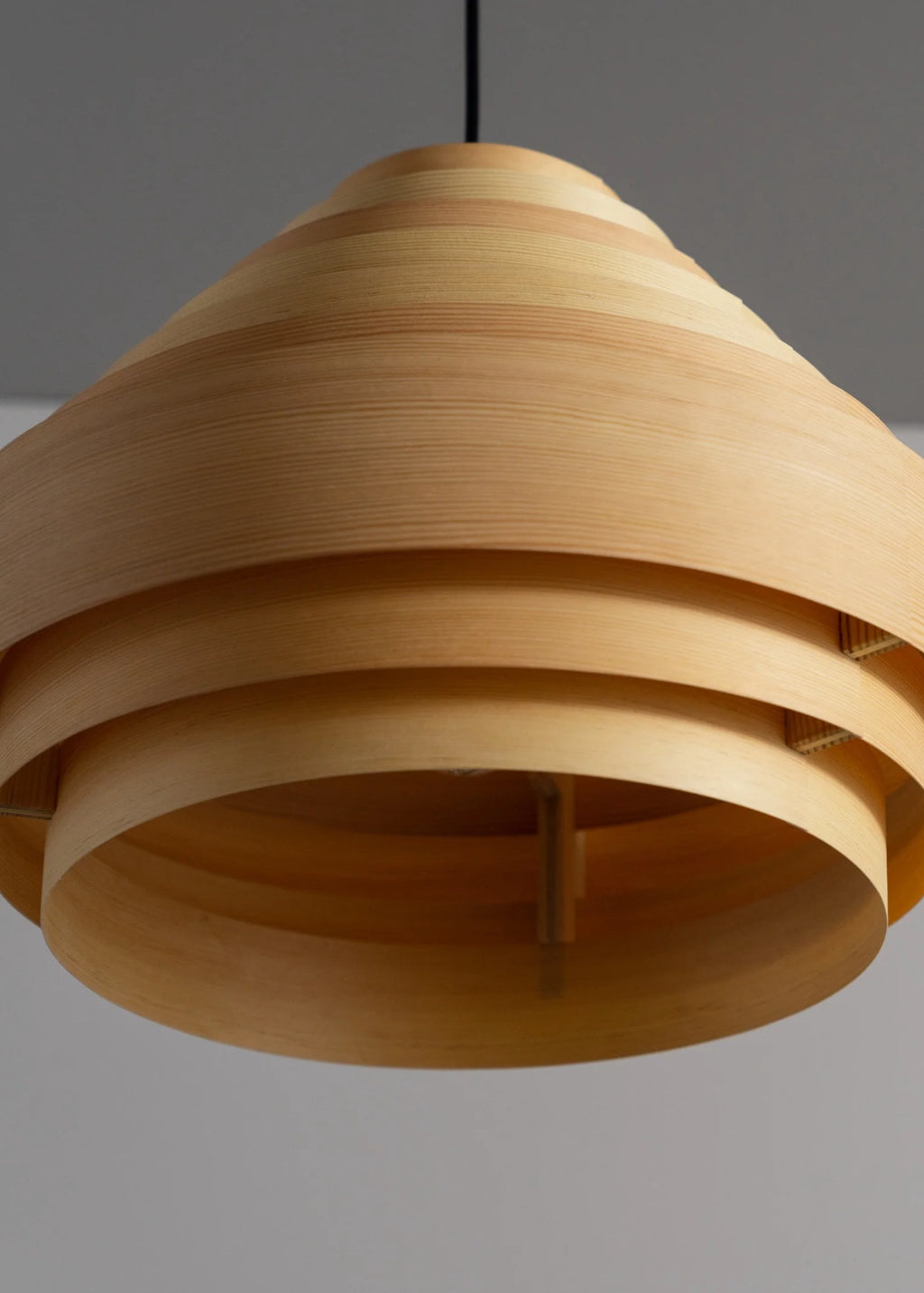 Vaarnii 1001 Hans Pendant 38 โคมไฟแขวนไม้ pine veneer ทรงวงซ้อน