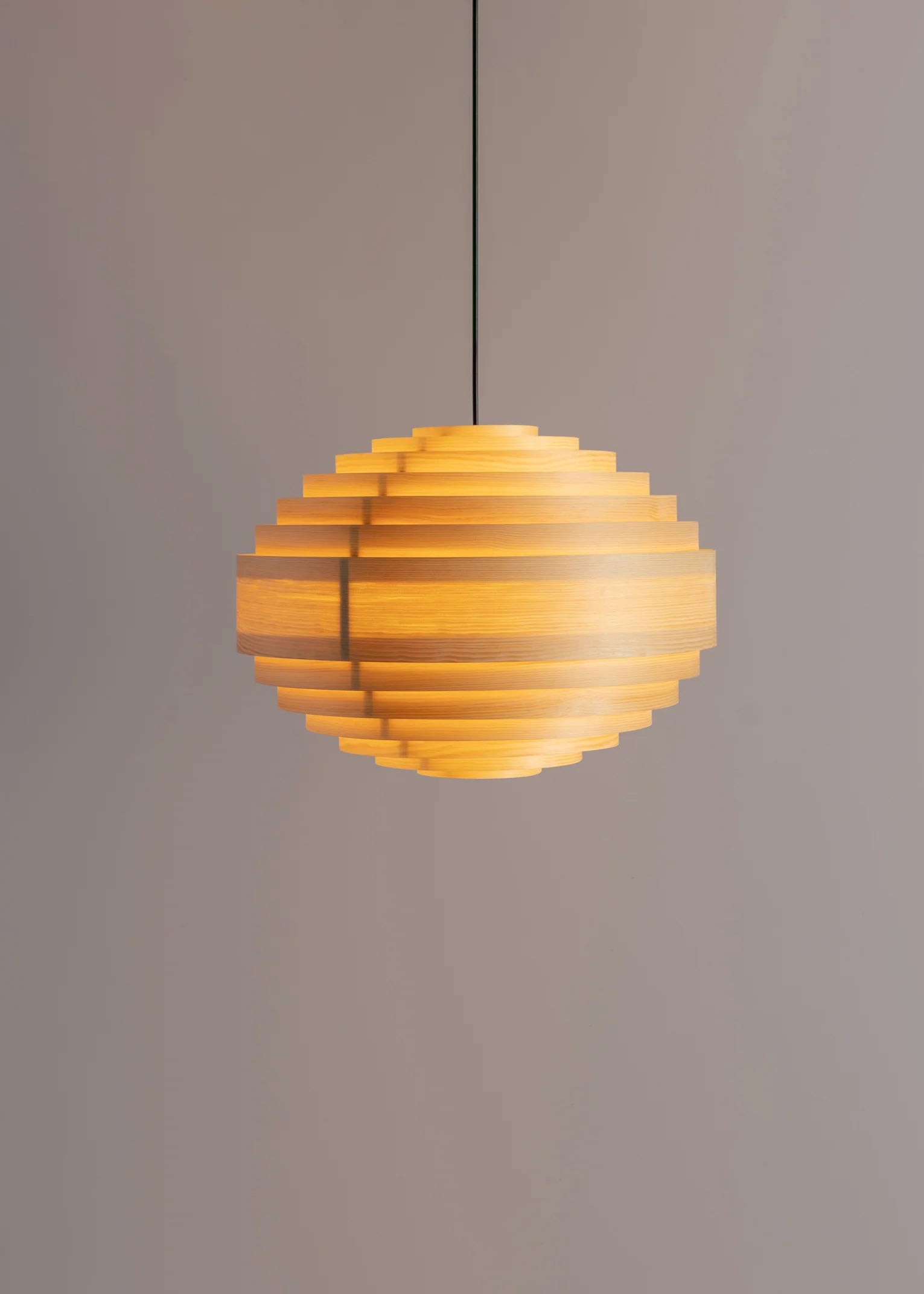 Vaarnii 1002 Hans Pendant 46 โคมไฟแขวนไม้ pine veneer ทรงวงซ้อน