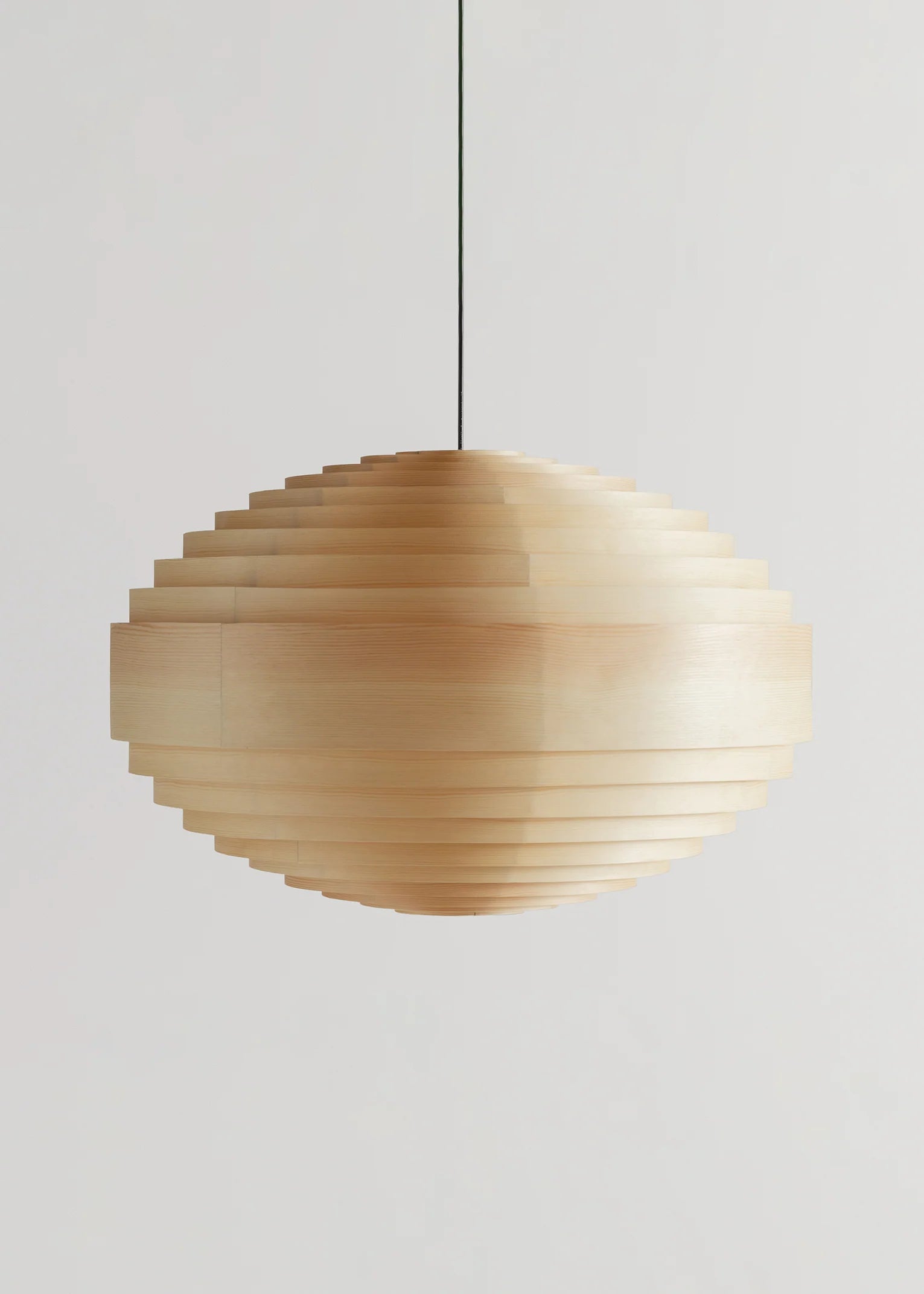 Vaarnii 1002 Hans Pendant XL 70 โคมไฟแขวนไม้ pine veneer ทรงวงซ้อน