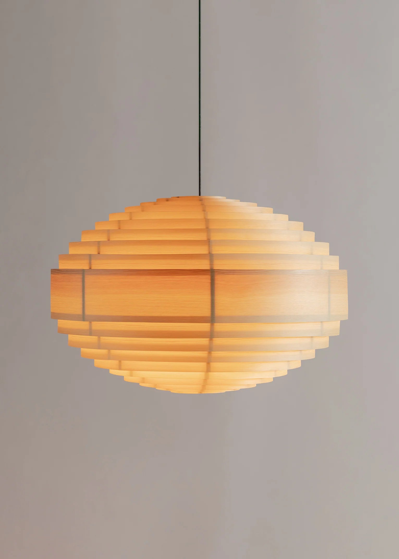 Vaarnii 1002 Hans Pendant XL 70 โคมไฟแขวนไม้ pine veneer ทรงวงซ้อน