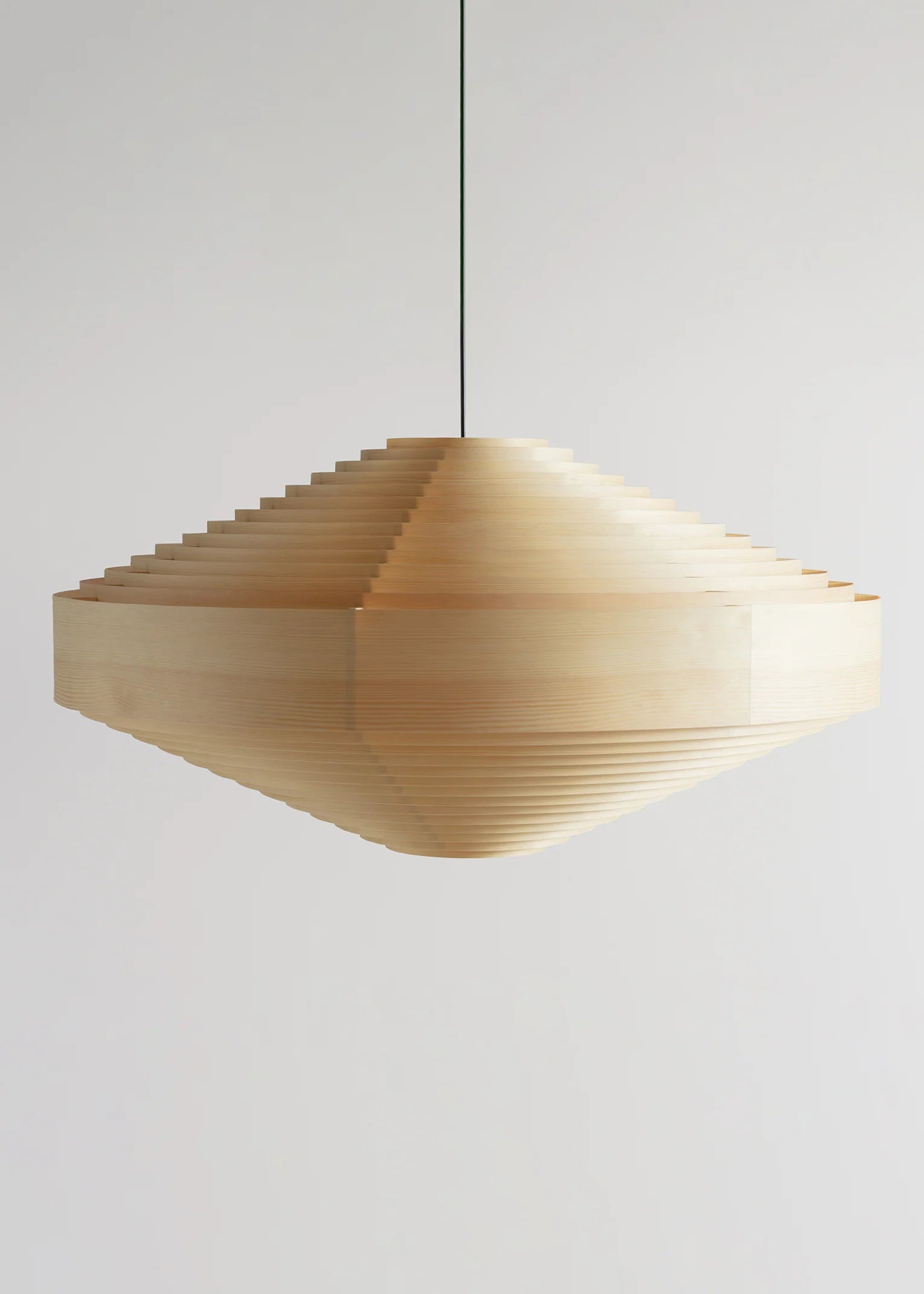Vaarnii 1003 Hans Pendant XL 90 โคมไฟแขวนไม้ pine veneer ทรงวงซ้อน