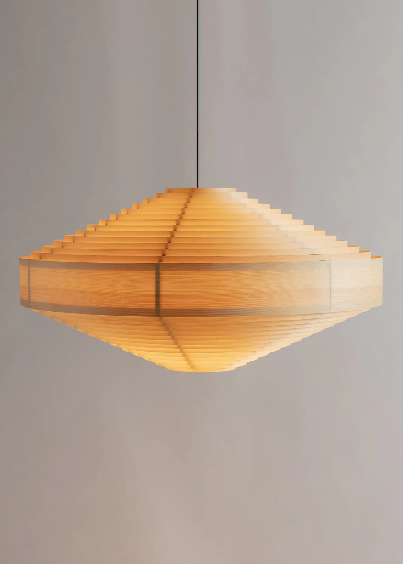 Vaarnii 1003 Hans Pendant XL 90 โคมไฟแขวนไม้ pine veneer ทรงวงซ้อน