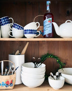 แก้วมัค 24h Tuokio จาก Arabia ขนาด 0.34 ลิตร สีฟ้า Cobalt ลายกราฟิกสไตล์นอร์ดิก
