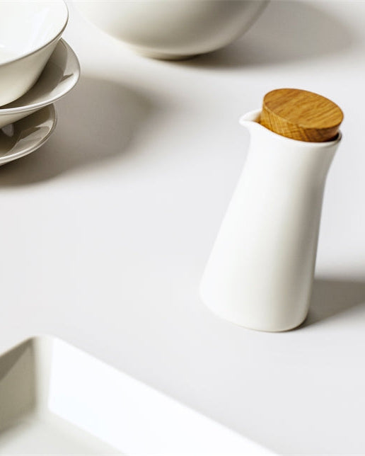 เหยือก Teema จาก Iittala สีขาว ขนาด 0.2 ลิตร พร้อมฝาไม้ ดีไซน์โดย Kaj Franck
