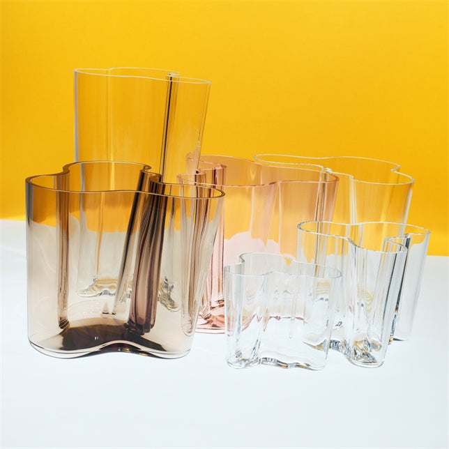 แจกันแก้ว Alvar Aalto จาก Iittala เป่าแก้วด้วยมือ แรงบันดาลใจจากคลื่นน้ำ สี Clear ขนาด 95 มม.