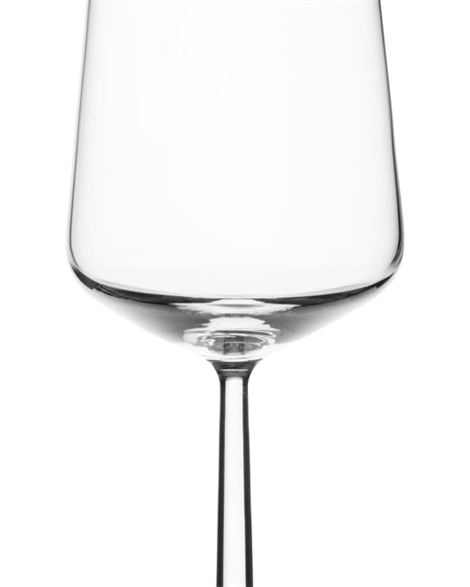 แก้วไวน์ขาว Essence จาก Iittala ดีไซน์โดย Alfredo Häberli
