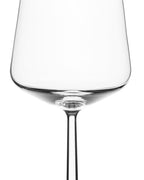 แก้วไวน์แดง Essence จาก Iittala ดีไซน์โดย Alfredo Häberli
