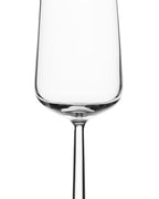 แก้วแชมเปญ Essence จาก Iittala ดีไซน์โดย Alfredo Häberli
