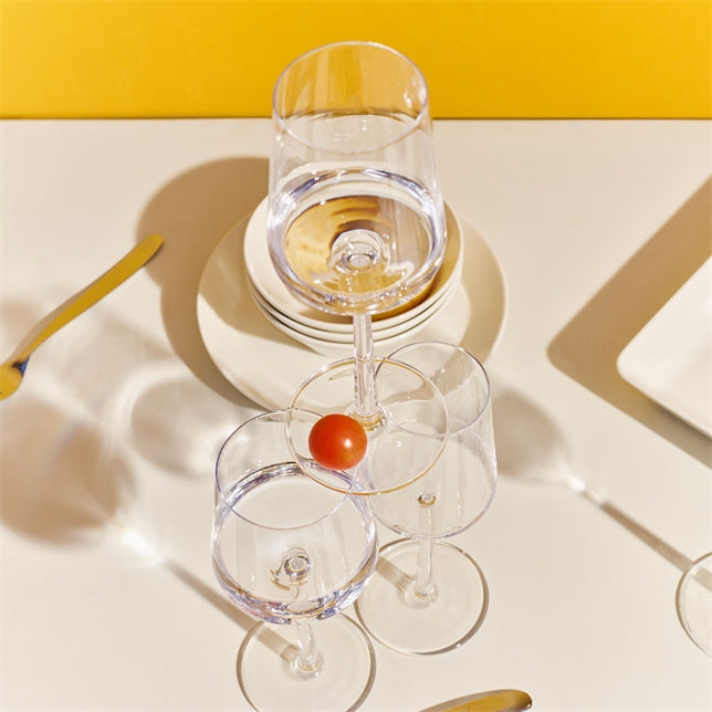 แก้วแชมเปญ Essence จาก Iittala ดีไซน์โดย Alfredo Häberli
