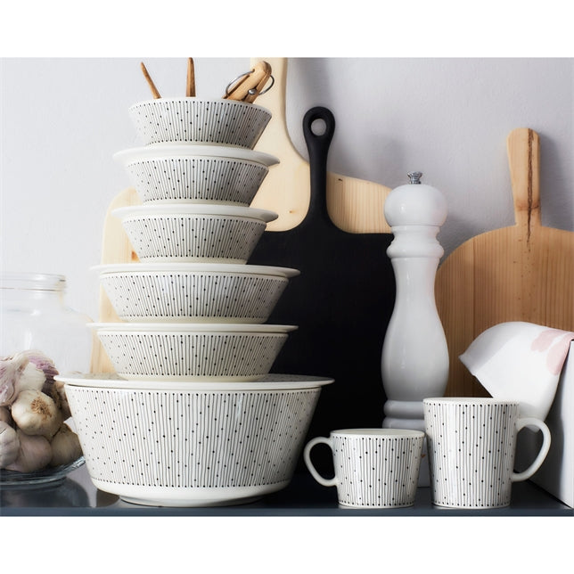 แก้วมัค Mainio Sarastus จาก Arabia ขนาด 0.3 ลิตร ลายกราฟิกขาวดำ สไตล์นอร์ดิก
