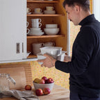 จาน Mainio Sarastus จาก Arabia ขนาด 19 ซม. ลายกราฟิกขาวดำ สไตล์นอร์ดิก
