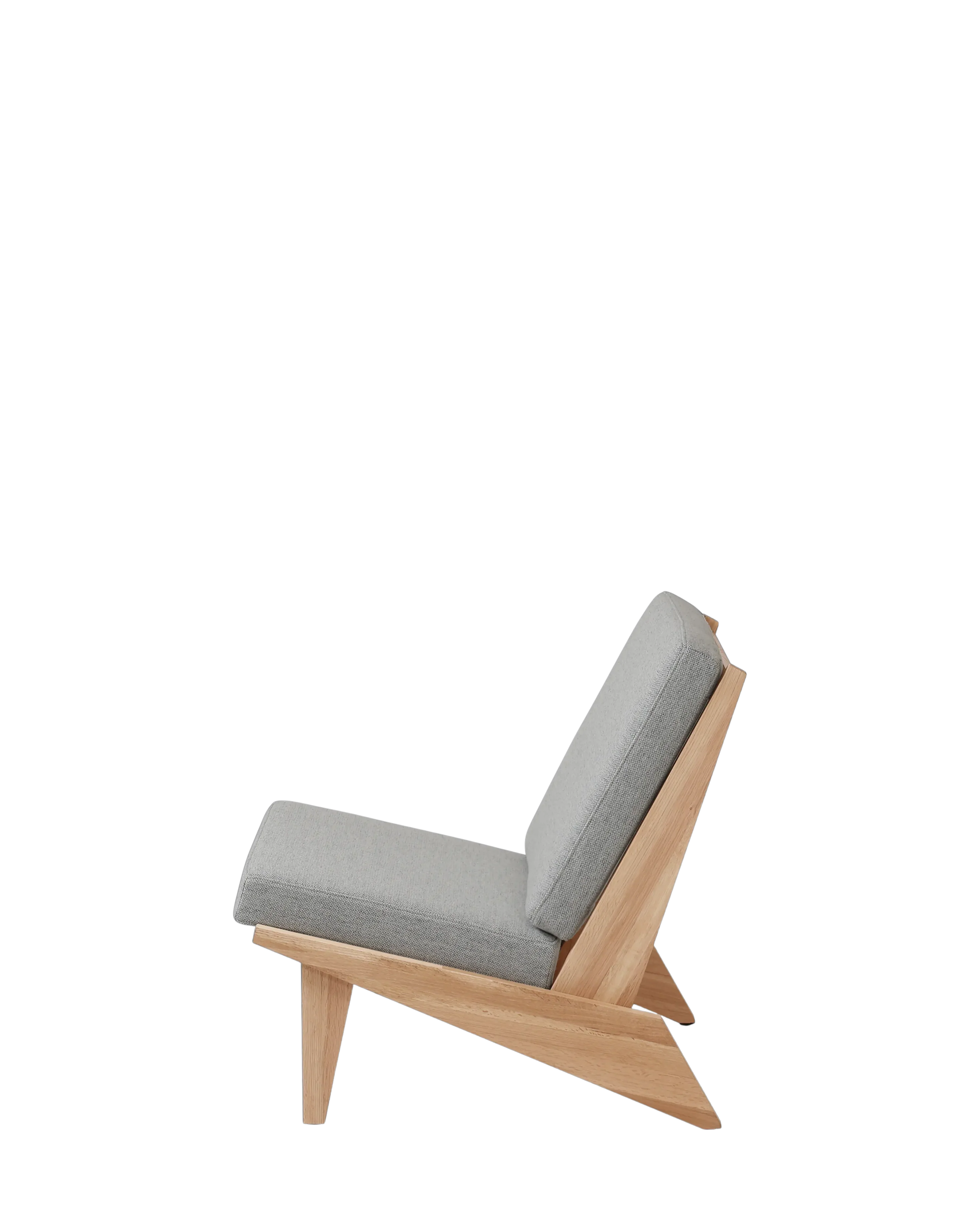 Ishinomaki Laboratory 105° Lounge Chair เก้าอี้พักผ่อนไม้พร้อมเบาะผ้า มุมเอน 105 องศา ออกแบบโดย Norm Architects