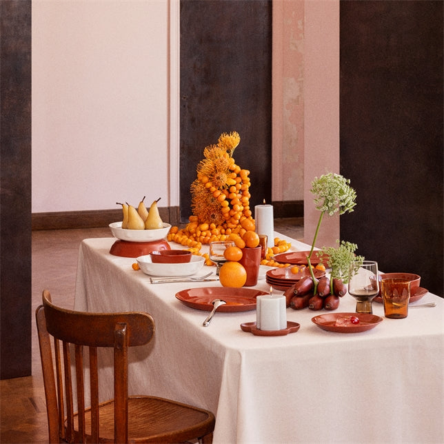 จานเสิร์ฟ Alvar Aalto จาก Iittala สี Fire รูปทรงออร์แกนิก
