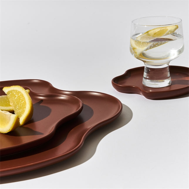 จานเสิร์ฟ Alvar Aalto จาก Iittala สี Fire รูปทรงออร์แกนิก นำเข้าโดย Old Pine Trees