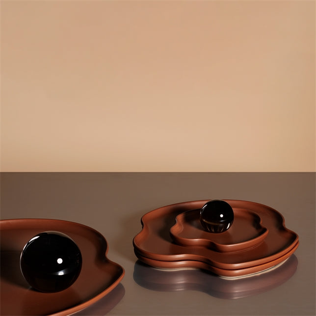 จานเสิร์ฟ Alvar Aalto จาก Iittala สี Fire รูปทรงออร์แกนิก นำเข้าโดย Old Pine Trees