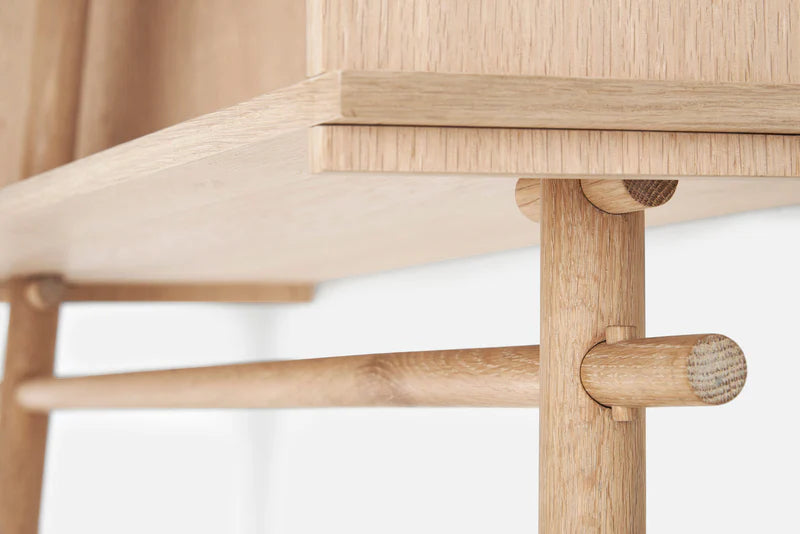 Töjbox Wardrobe ตู้แขวนเสื้อผ้าไม้ oak พร้อมกล่องเก็บของด้านบน ออกแบบโดย Michael Daae Studio