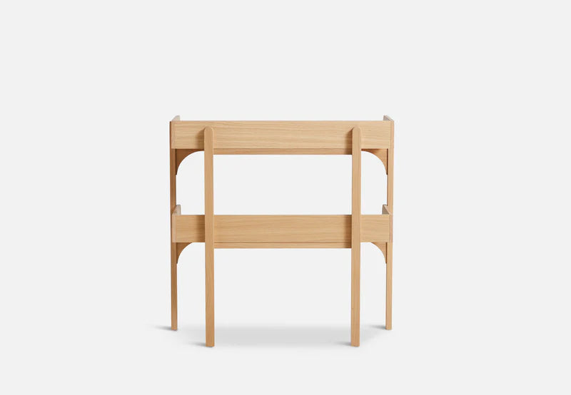 Utility Shelf ชั้นวางของไม้ oak สองระดับสำหรับจัดเก็บของใช้ในบ้าน ออกแบบโดย Rachael Heritage