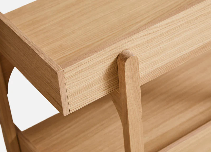 Utility Shelf ชั้นวางของไม้ oak สองระดับสำหรับจัดเก็บของใช้ในบ้าน ออกแบบโดย Rachael Heritage