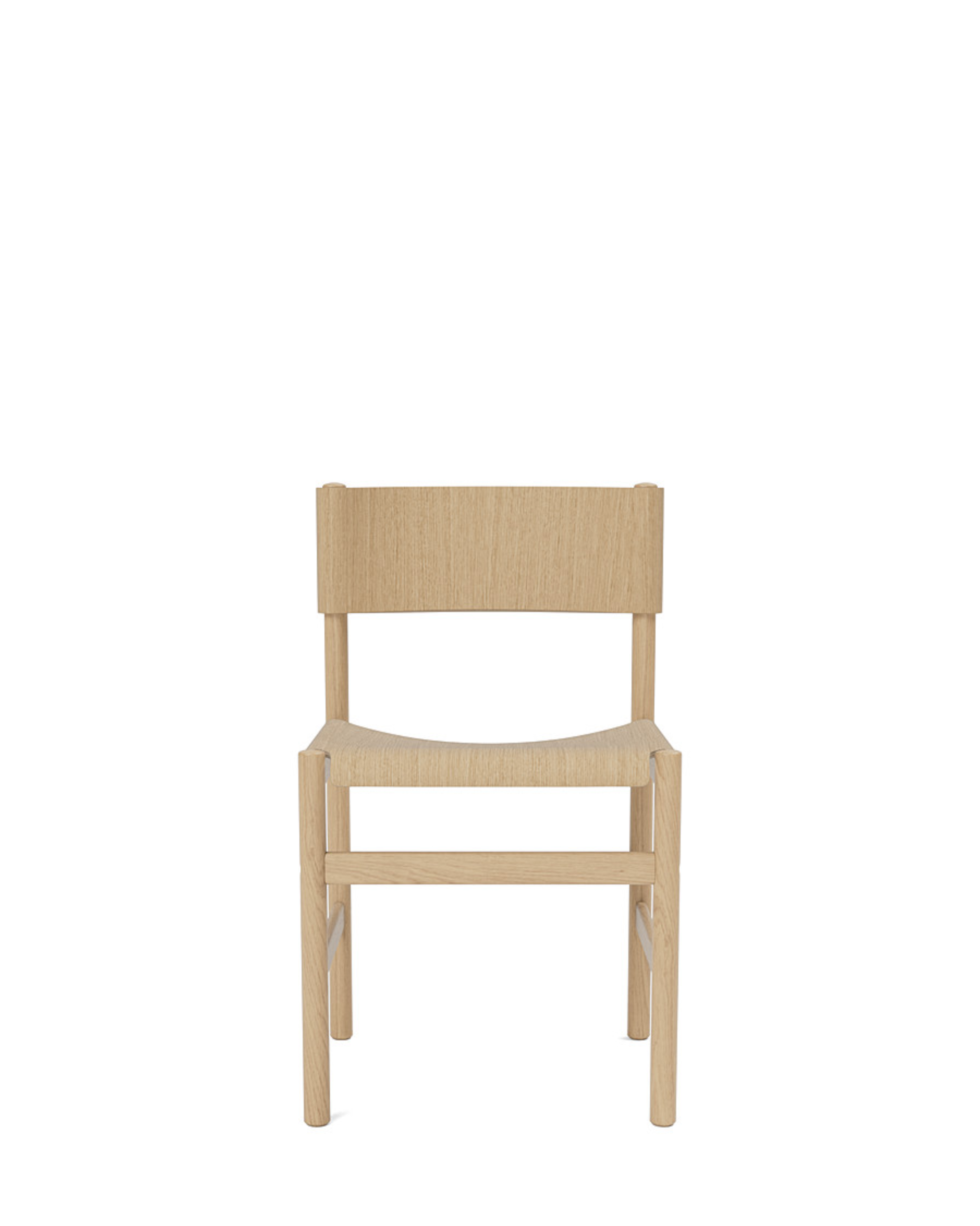 เก้าอี้ Soft Chair จาก TAKT แบรนด์เฟอร์นิเจอร์เดนมาร์ก ออกแบบโดย Thomas Bentzen ให้ผสมผสานความเรียบง่ายและความสบายในแบบสแกนดิเนเวีย เส้นสายโค้งนุ่มรับกับสรีระอย่างเป็นธรรมชาติ เผยโครงสร้างไม้โอ๊กแท้อย่างซื่อสัตย์ สะท้อนความงามของงานฝีมือและการออกแบบที่ยั่งยืน มอบทั้งความสบาย ความสมดุล และความงามที่ใช้งานได้จริง จัดจำหน่ายโดย Old Pine Trees