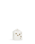 โคมเทียนเซรามิก Kähler Urbania รูปบ้านสีขาว ช่องหน้าต่างเจาะมือ ให้แสงอบอุ่นผ่านช่องหน้าต่าง เติมบรรยากาศอบอุ่นในบ้าน งานออกแบบเดนมาร์กสไตล์มินิมอล จัดจำหน่ายโดย Old Pine Trees