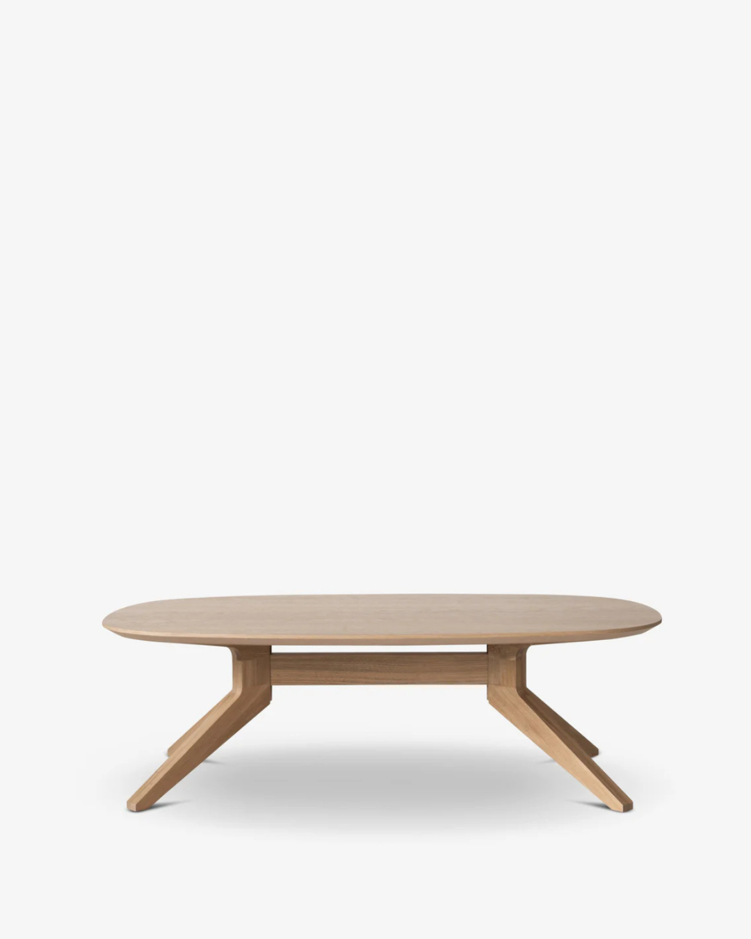 โต๊ะกาแฟ Cross Coffee Table จาก Case Furniture โดย Matthew Hilton หน้าไม้โอ๊ควีนียร์ โครงไม้แท้ ดีไซน์เรียบ แข็งแรง และเป็นธรรมชาติ จำหน่ายโดย Oldpinetrees.